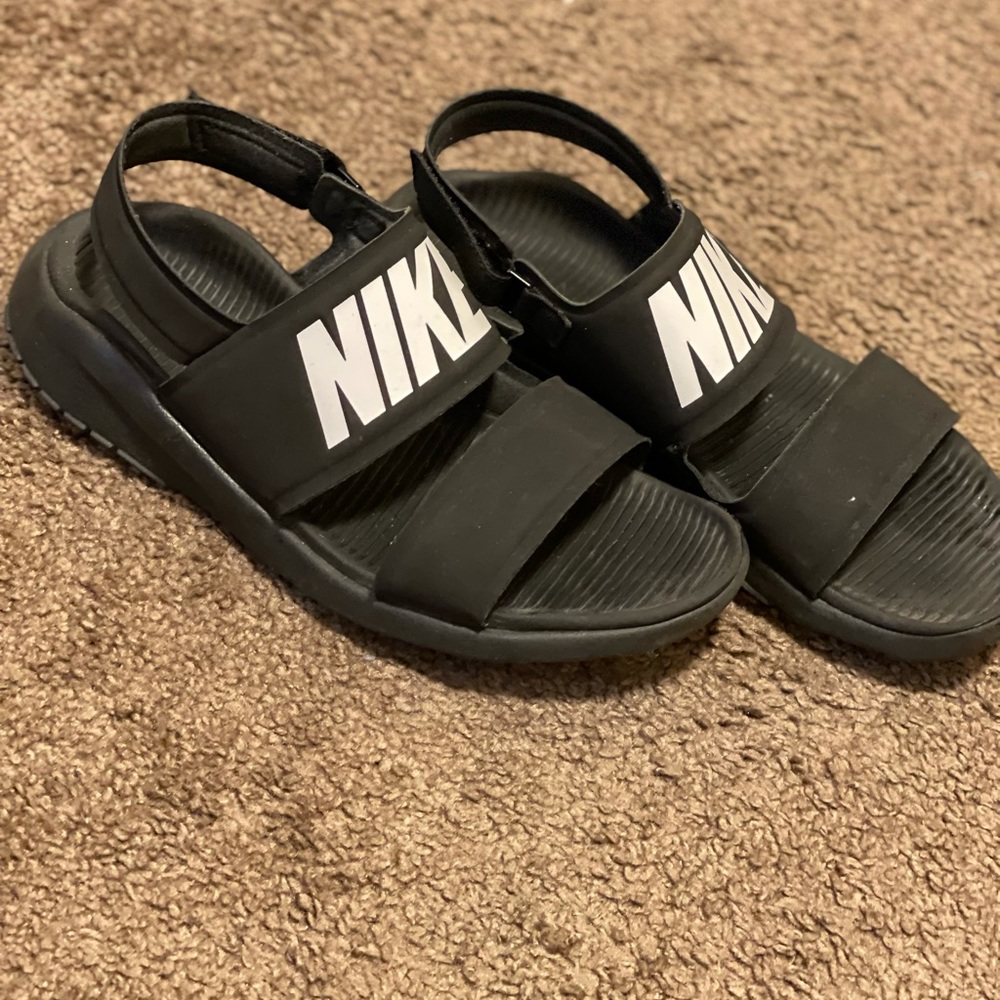 Nike Sandels